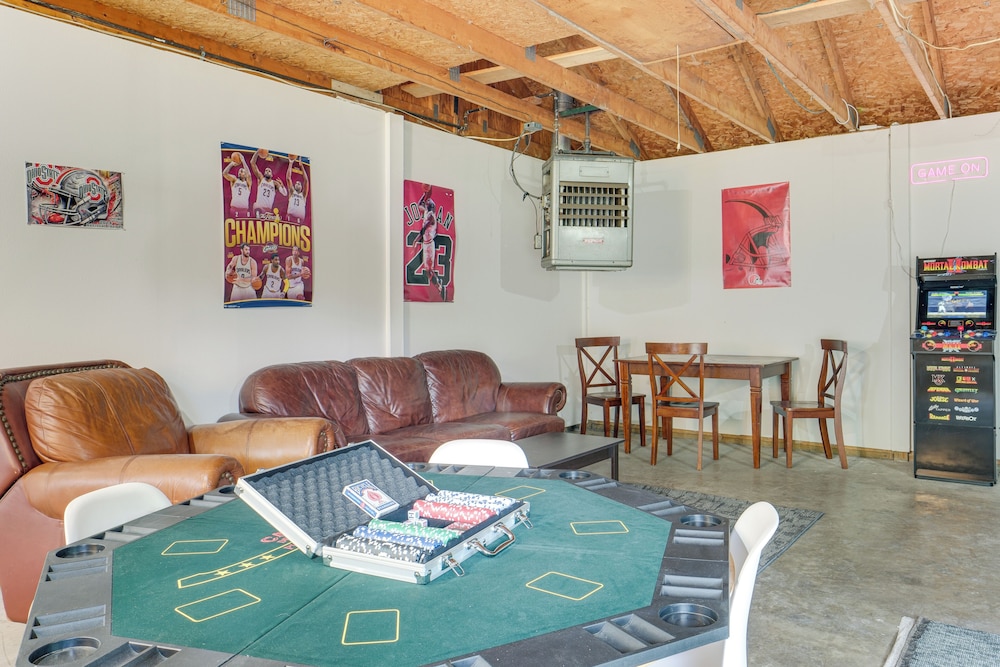 < 1 Mi to Lake Erie: Home w/ Hot Tub & Game Room!