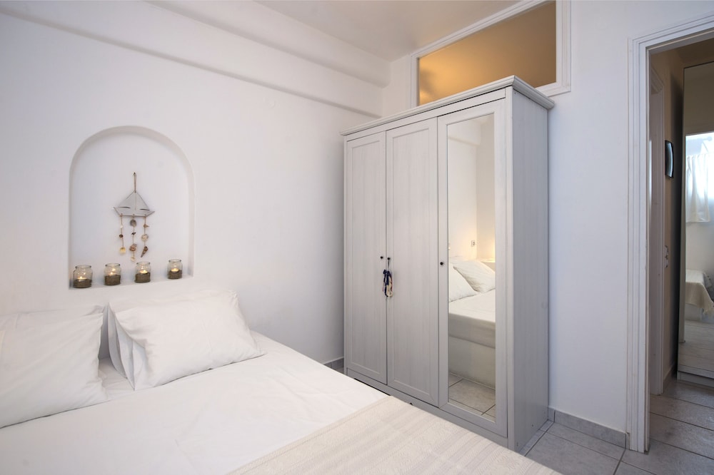 Cleopatra Seaside Homes Paros