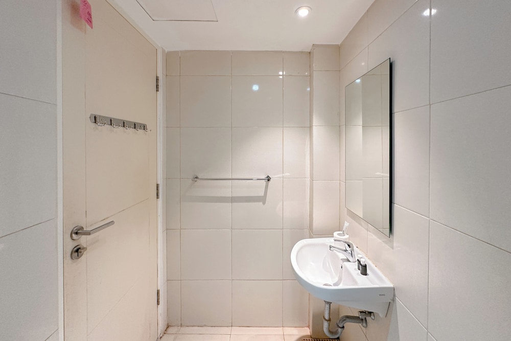 Studio Apartment With Access To Pakuwon Mall At Orchard Supermall Mansion