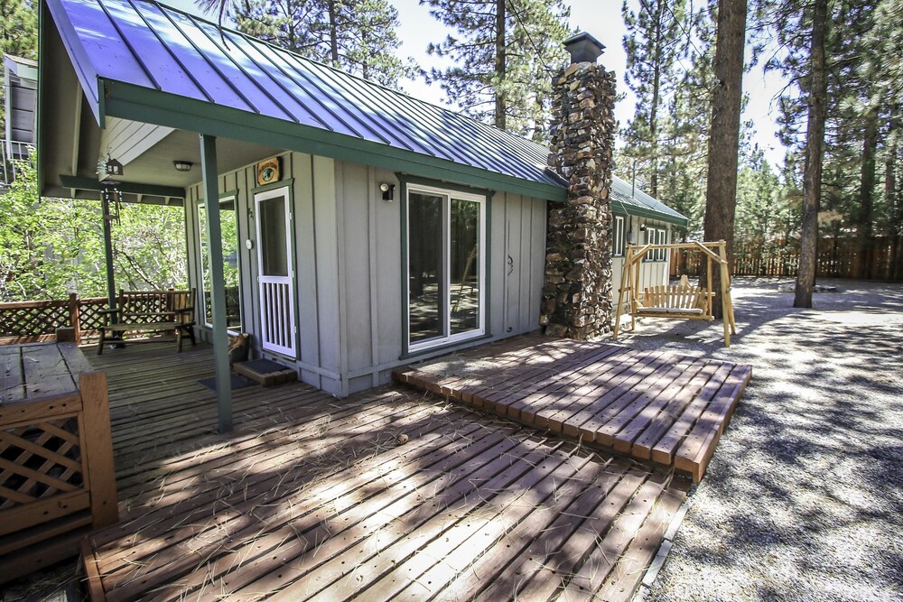 Our Mountain Hideaway 2 Bedroom Home by RedAwning