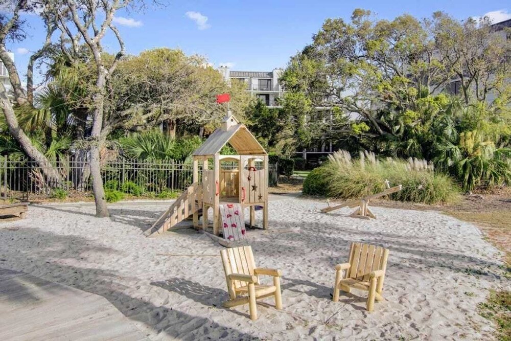 Beachfront, Pool Access, Balcony w/ Oceanview 222 D Shipwatch by Avantstay