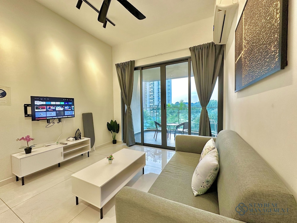 Country Garden Danga Bay Sea View Homestay by Stayrene