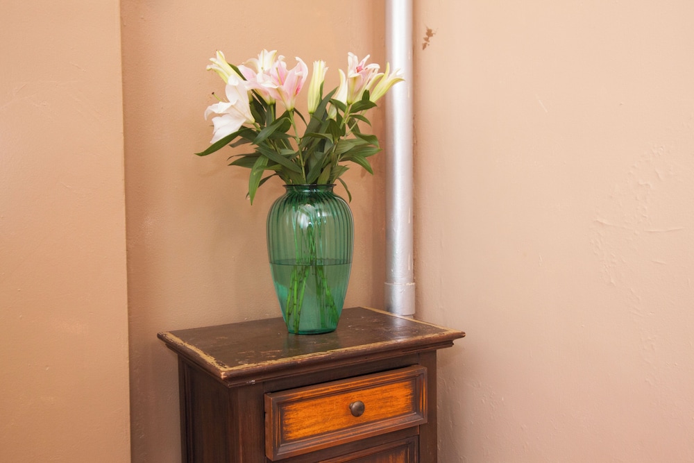 New York City Vacations - Saint Nicholas Inn Guesthouse - Property Image 2