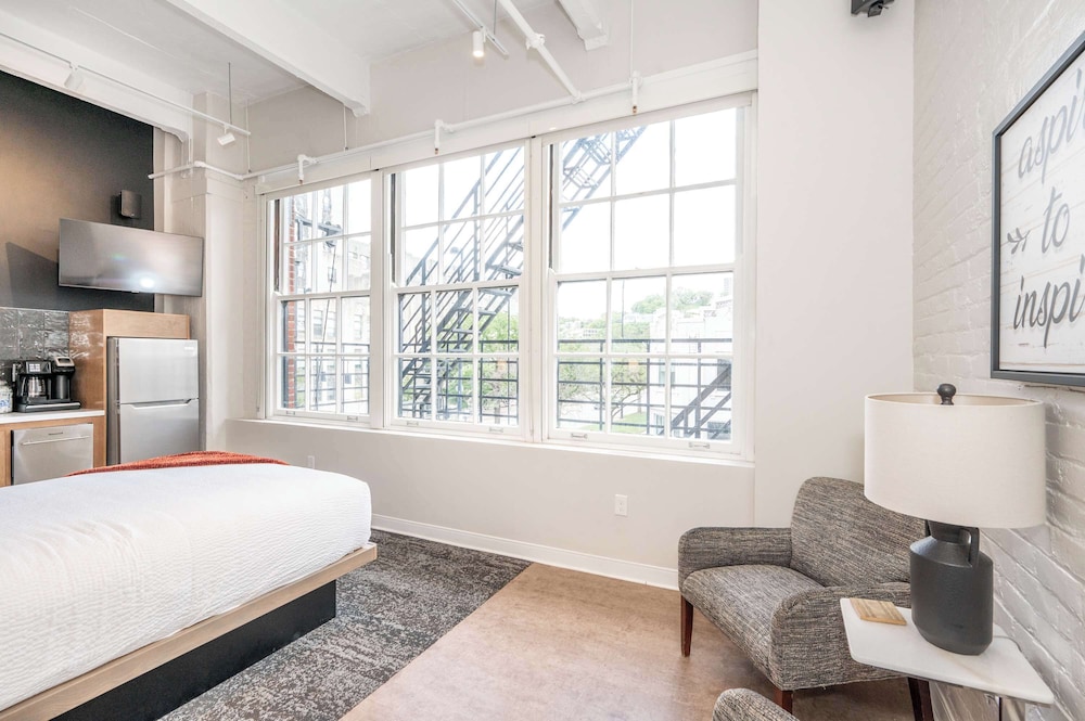 The 333 Suites 204 Stay for 2