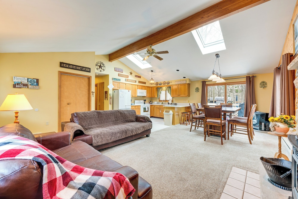 Lake Access & Game Room: Cabin in Pocono Mtns