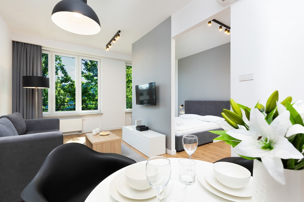 Apartment Warsaw Sławinska by Renters
