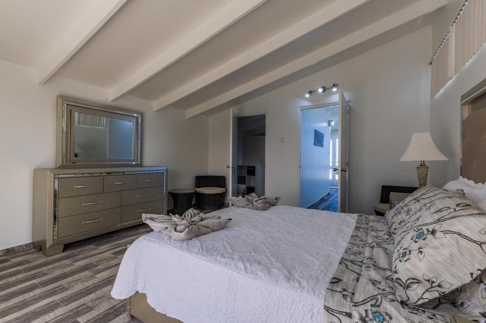 NEW Modern Stylish 6BR 6BA Villa Near Palmbeach