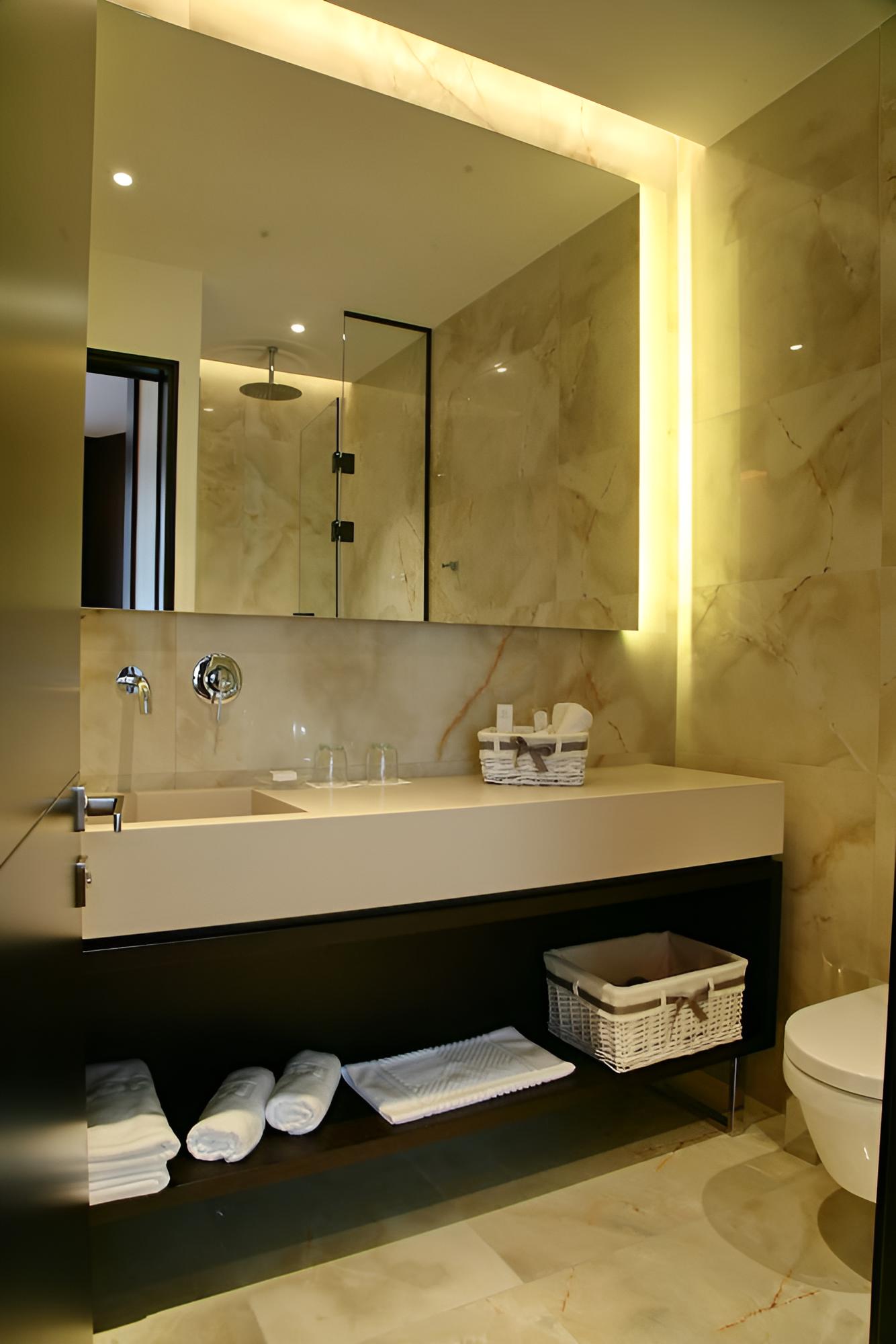 Maccani Luxury Suites