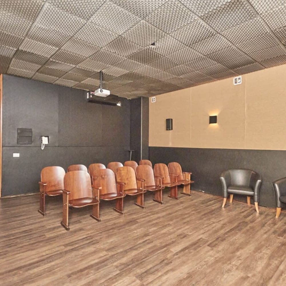 Torre Montagna I Stylish 1BR With Balcony in Nu ez