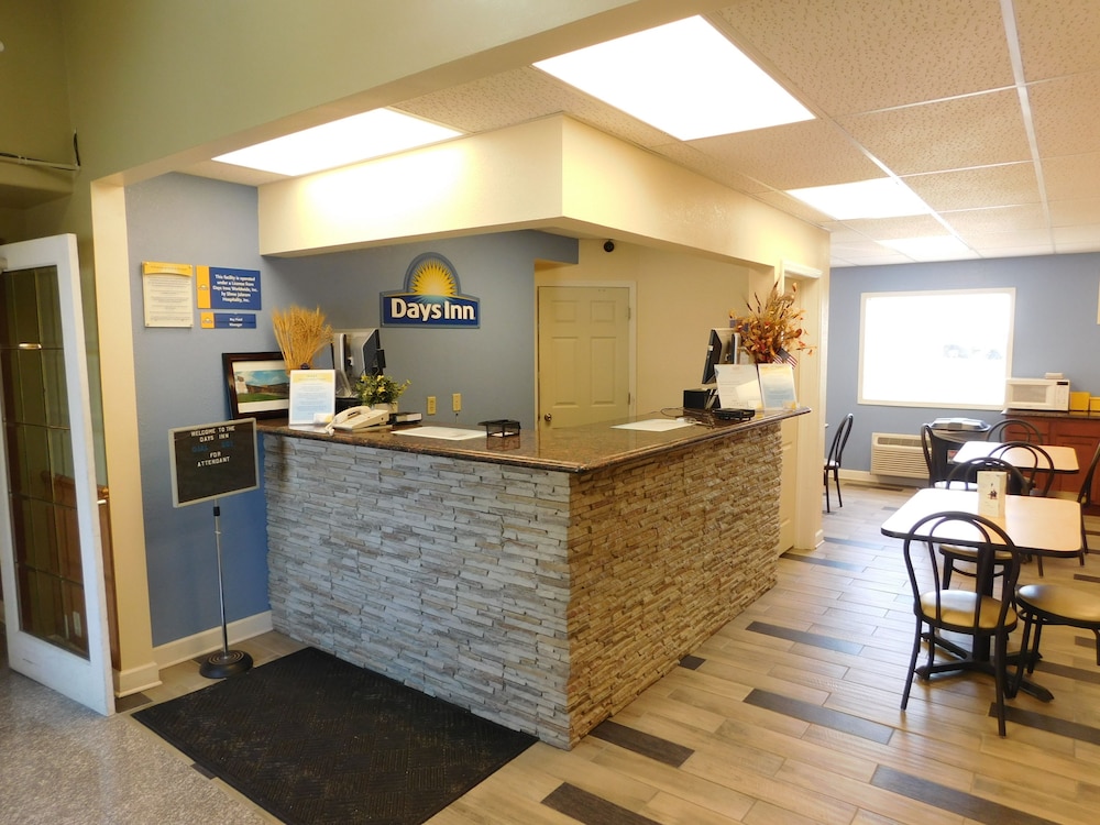 Days Inn by Wyndham West Branch Iowa City Area view 3