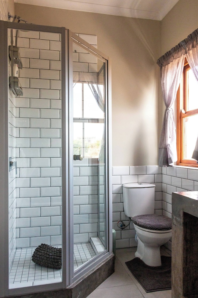 Serene Langebaan Getaway With Garden Views