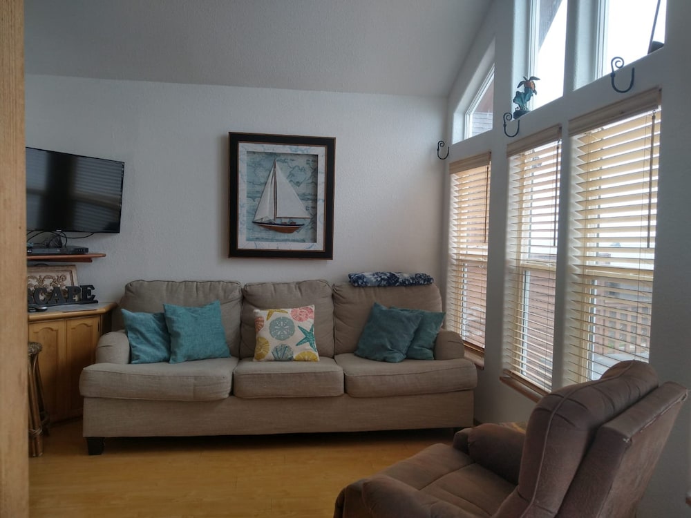 Ocean Front Cabin 11 w Jacuzzi Superb Views