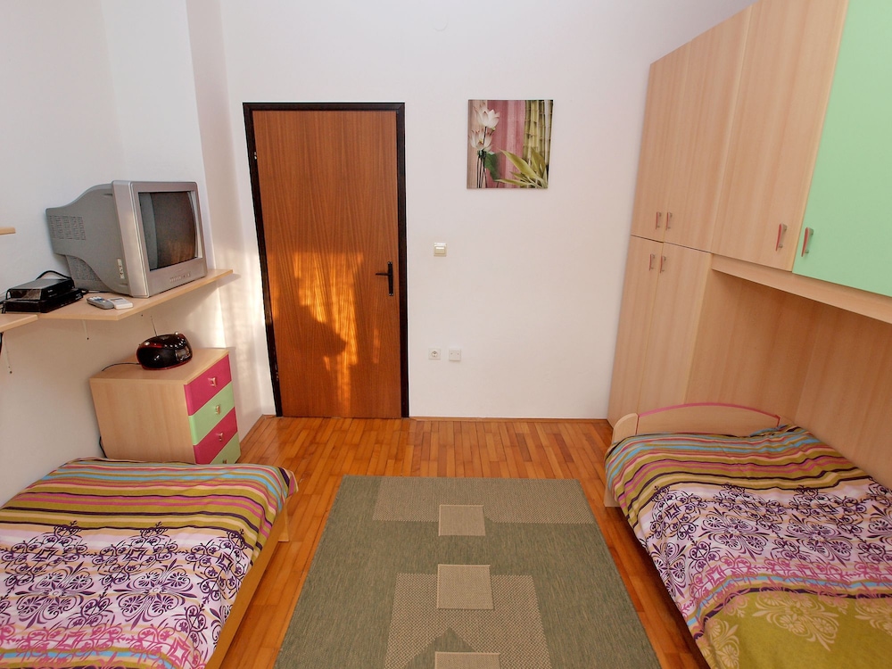 Apartment 946