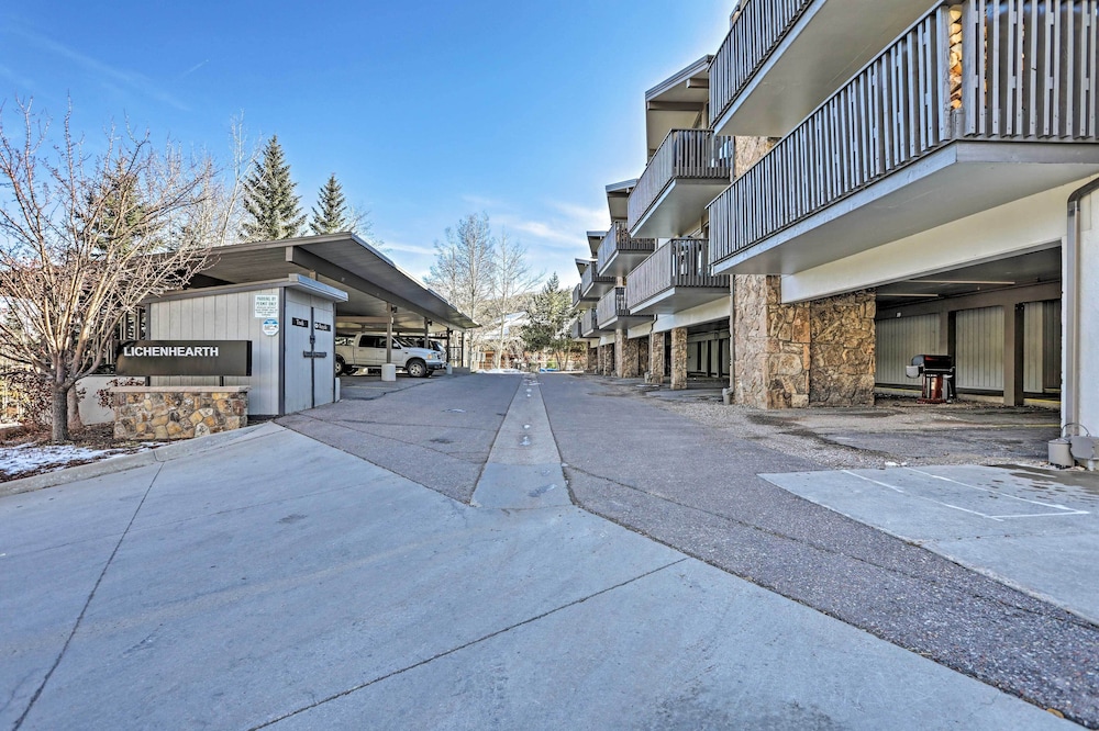 Snowmass Condo: Great Proximity to Chair Lift view 5
