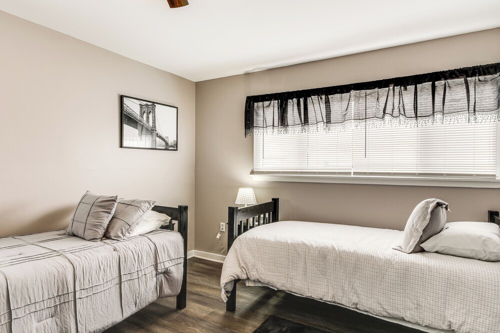 2 Mi to SC State & Claflin: Townhome w/ Patio!