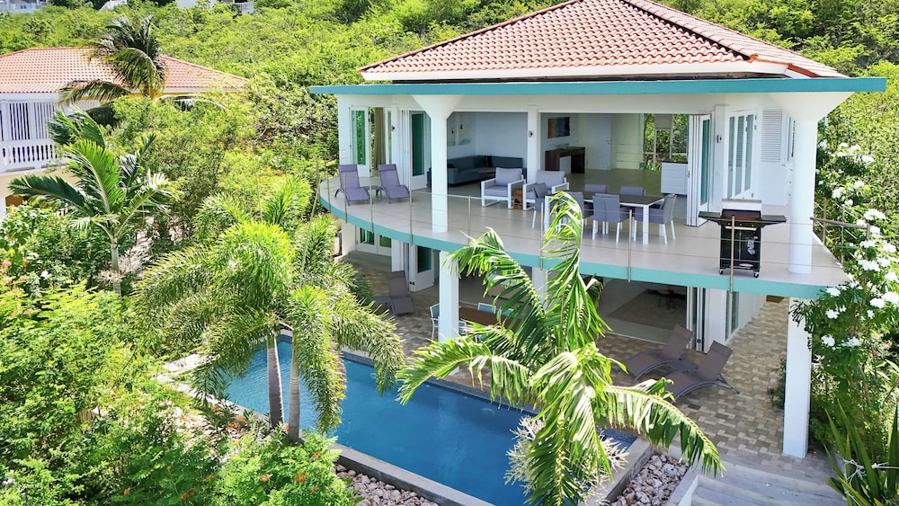 Coral Estate Holidays