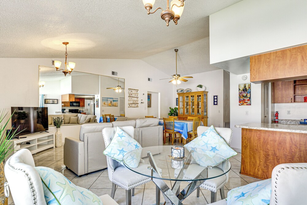 6 Mi to Hudson Beach: Port Richey Home w/ Patio!