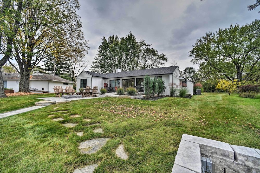 Fenton Home w/ Patio & All Sports Lake Access view 3
