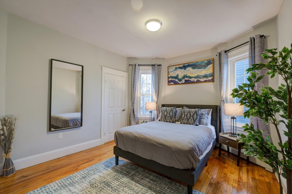 Spacious 2bd 1ba Free Parking 3D Tour photo 4