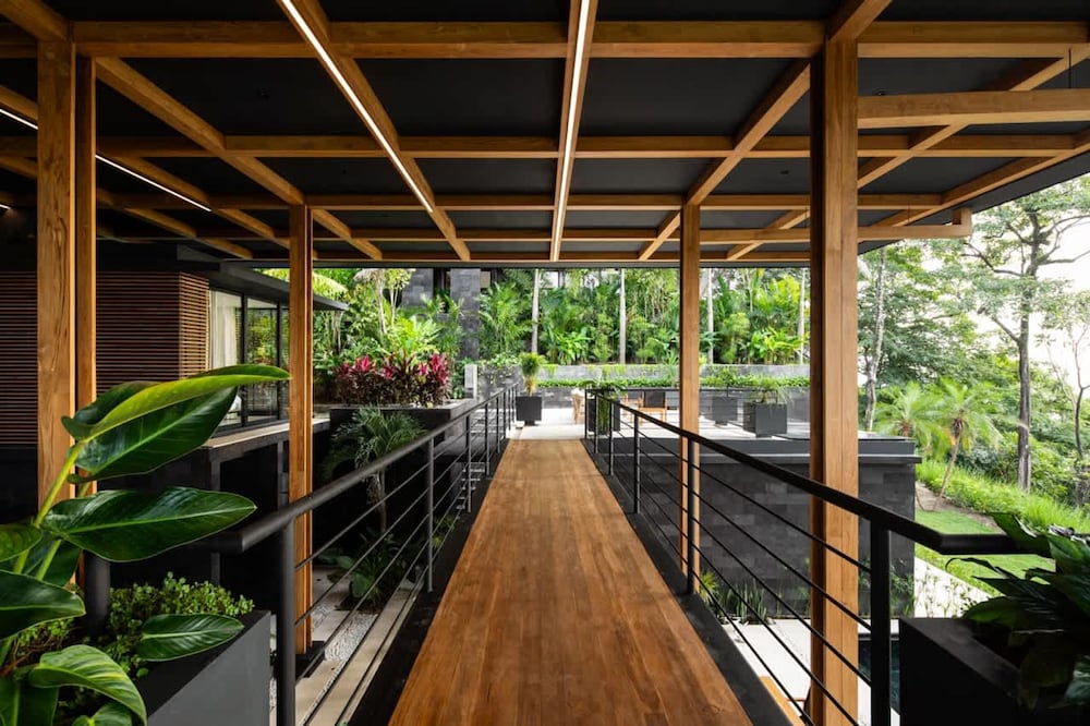 w Spectacular 4BR Villa in Costa Rica