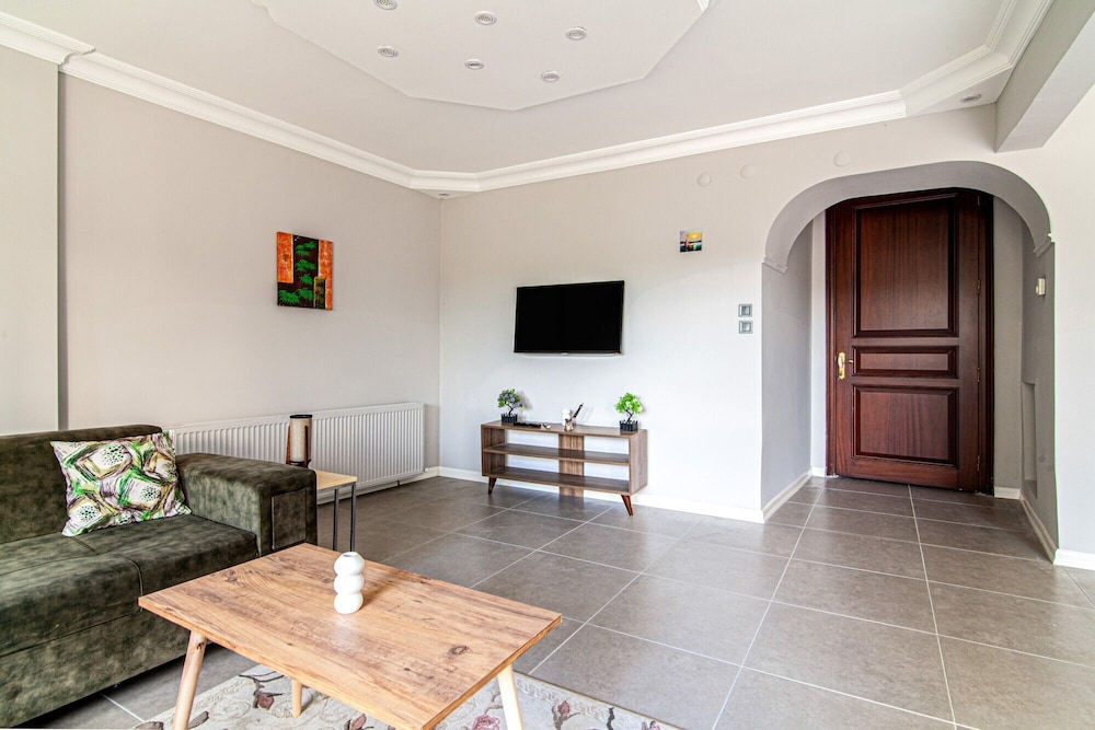 Elegant Flat Close to Istinye Coast view 4