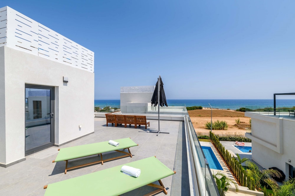 By The Beach - Sunstone Seaview Villa