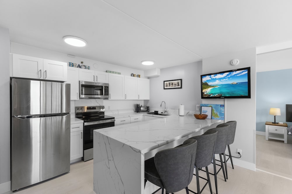 Waikiki Banyan 1BR