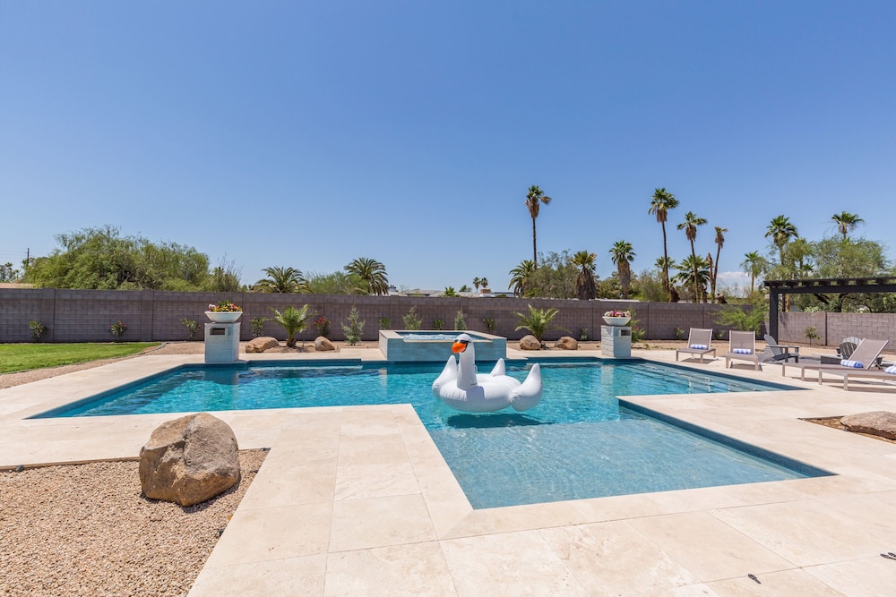 Sport & Splash - Pickle Ball - Sports Court -pool & Spa