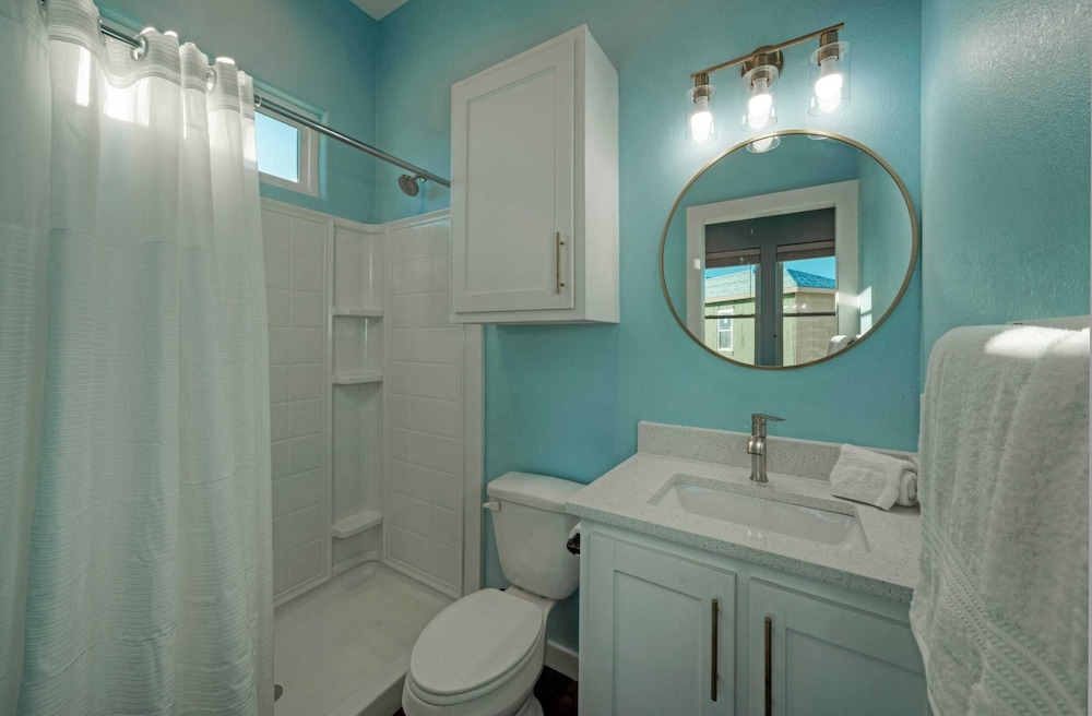 Sleeps 20 2 Homes w/ Beach Boardwalk Access, Water Canal Views, & Priv Pools