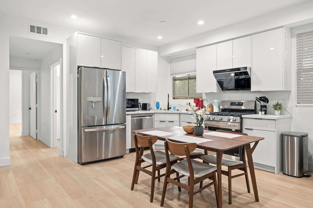 Not Affected by the Fire/modern 5BR Home With Parking, Near LA Attractions #4