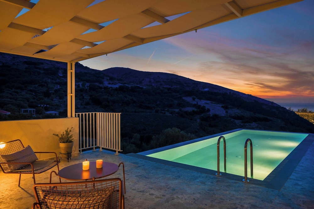 Ostria Villa