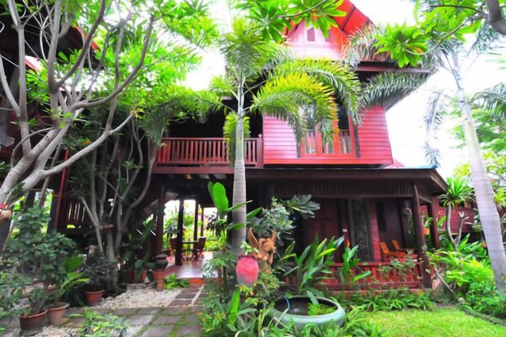 Ruen Kanok Thai House