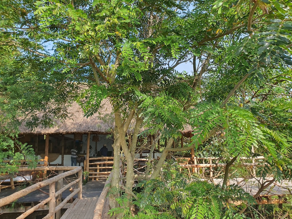 Topi Lodge