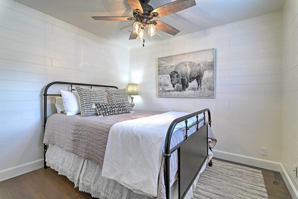 Beaver Vacations - Cozy Farmhouse-style Cottage by Mighty 5 Ntl Parks - Property Image 4