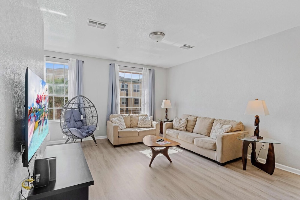 Vista Cay Swanky
