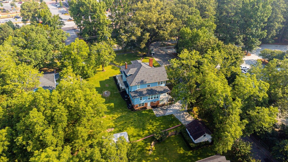 Beautiful Home Located In Historic Norcross view 3