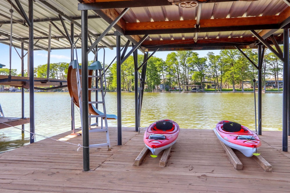 Beautiful and Relaxing Lakefront Getaway