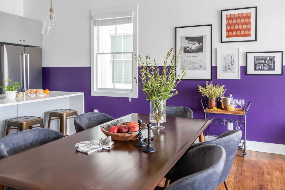 Sleeps 36, 3 Homes Walk to Germantown Modern Townhomes Near DT Avantstay