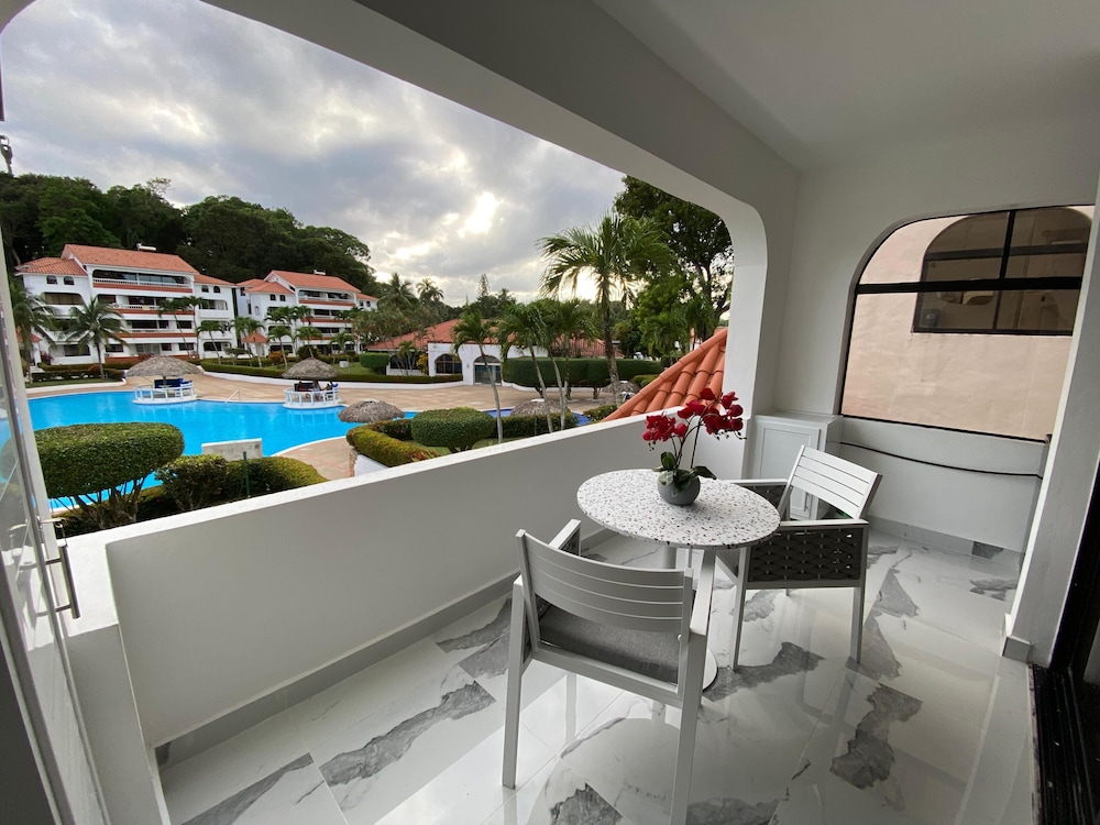 The Sapphire Suite