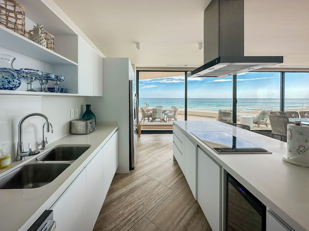 3BR Ground Floor Condo With Direct Pool Access