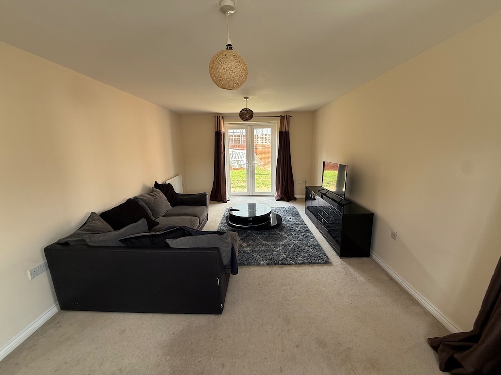 Charming Aylesbury Retreat With 4 Bedrooms