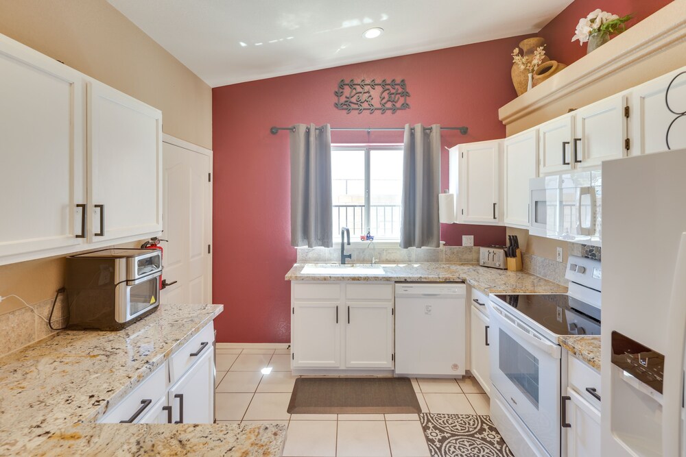 Lovely Bullhead City Retreat w/ Patio & Grill!