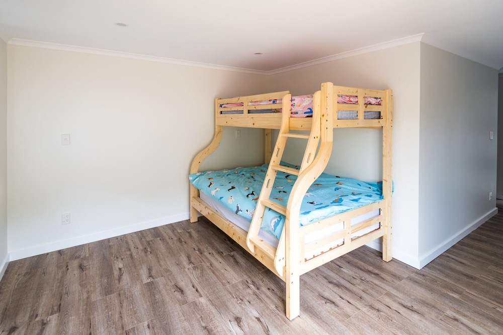 Brand New 5BR home with view of the sea view 4