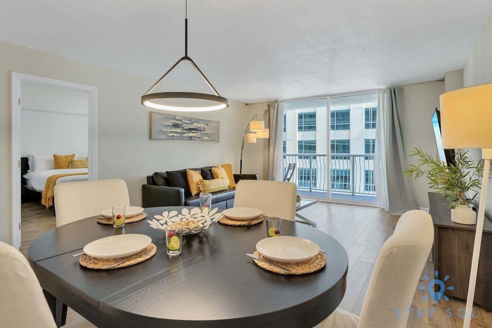 Modern 1-br Condo in Upscale Brickell Locale