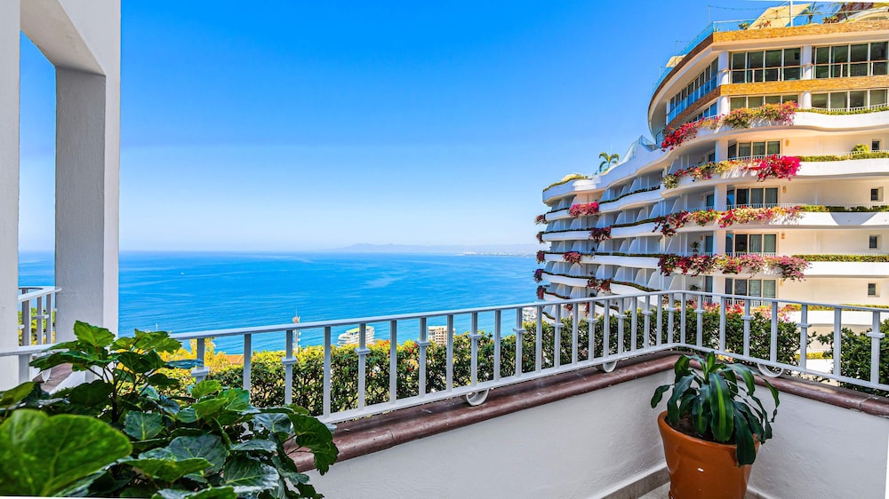 HOLT Grand Miramar Residences