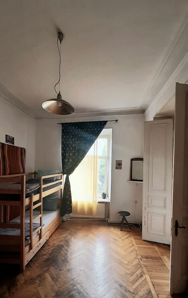 Opera Rooms&Hostel