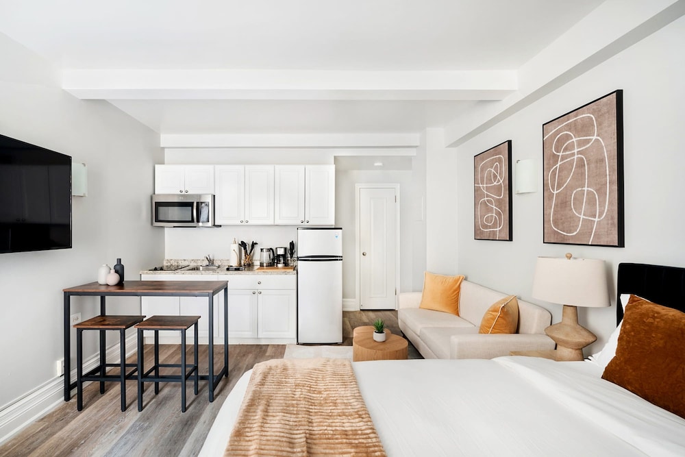 73-410 Luxury 24 DM New Studio UWS Gym Laundry
