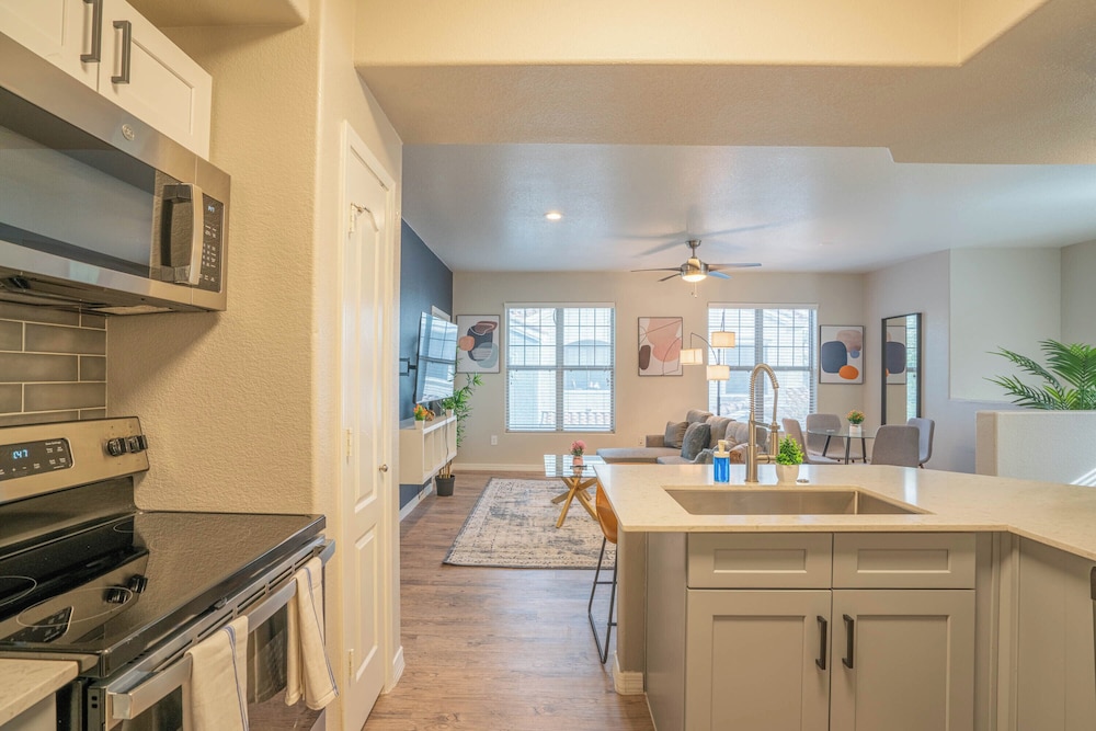 ROVE LIVING/KB - Lex on Central
