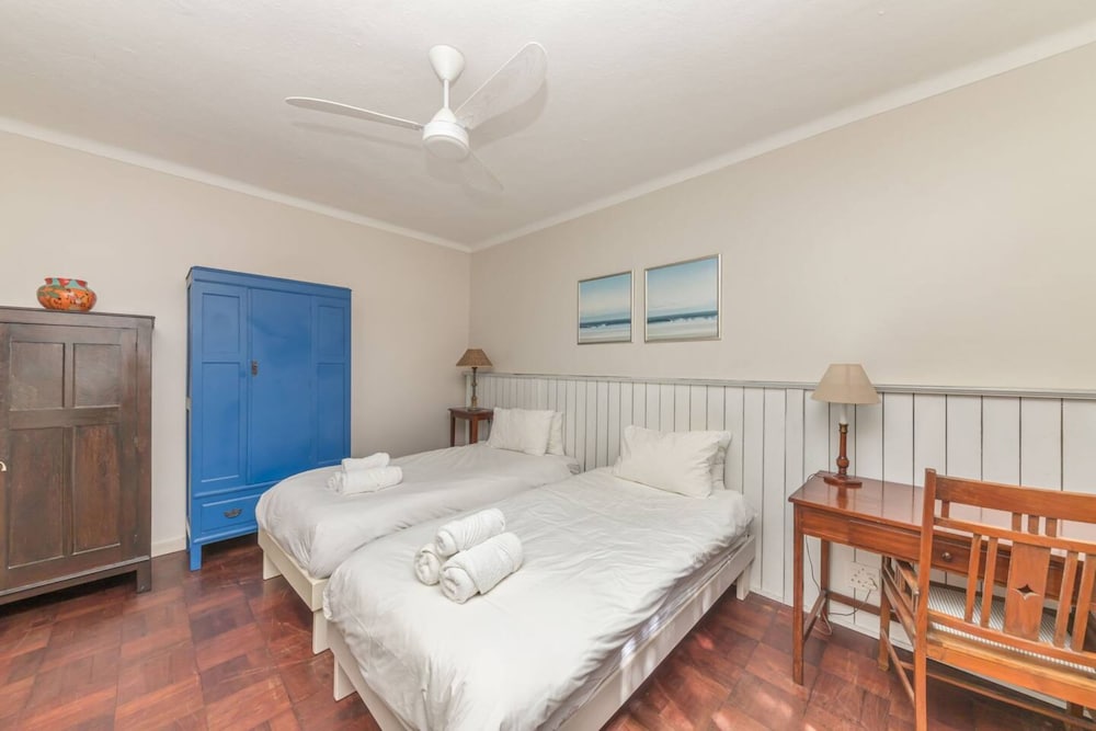 Tropical 1BD Hideaway Near Queens Beach, Fresnaye! view 3