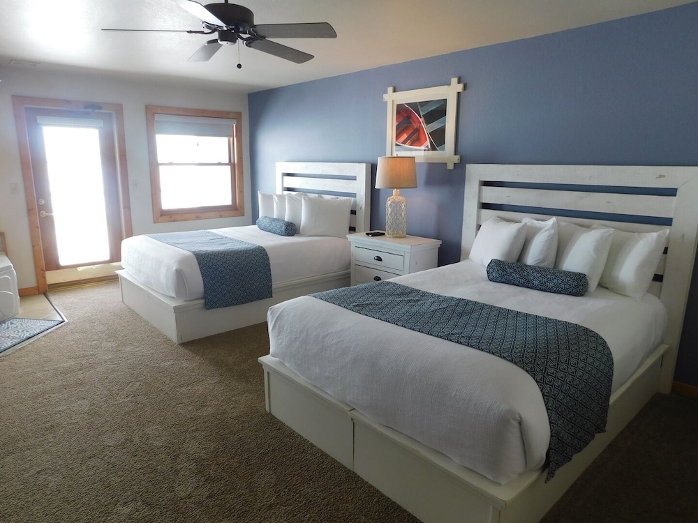 Quarterdeck Resort & Restaurant